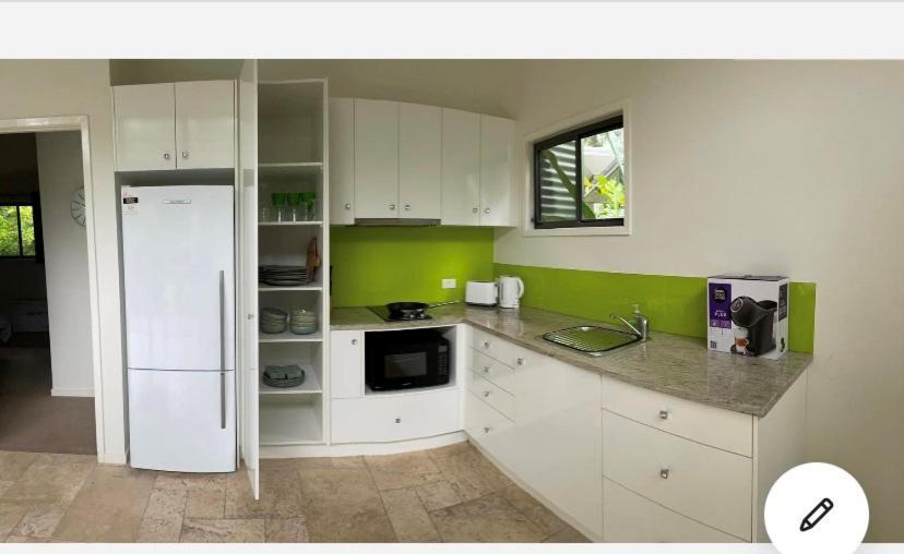 Dezen Accomodation Palmview Екстериор снимка