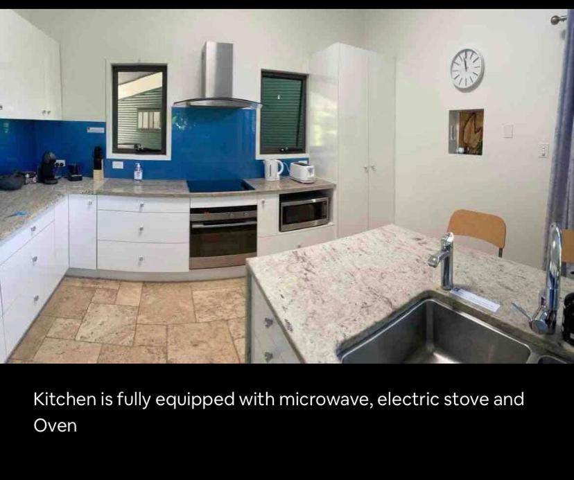 Dezen Accomodation Palmview Екстериор снимка